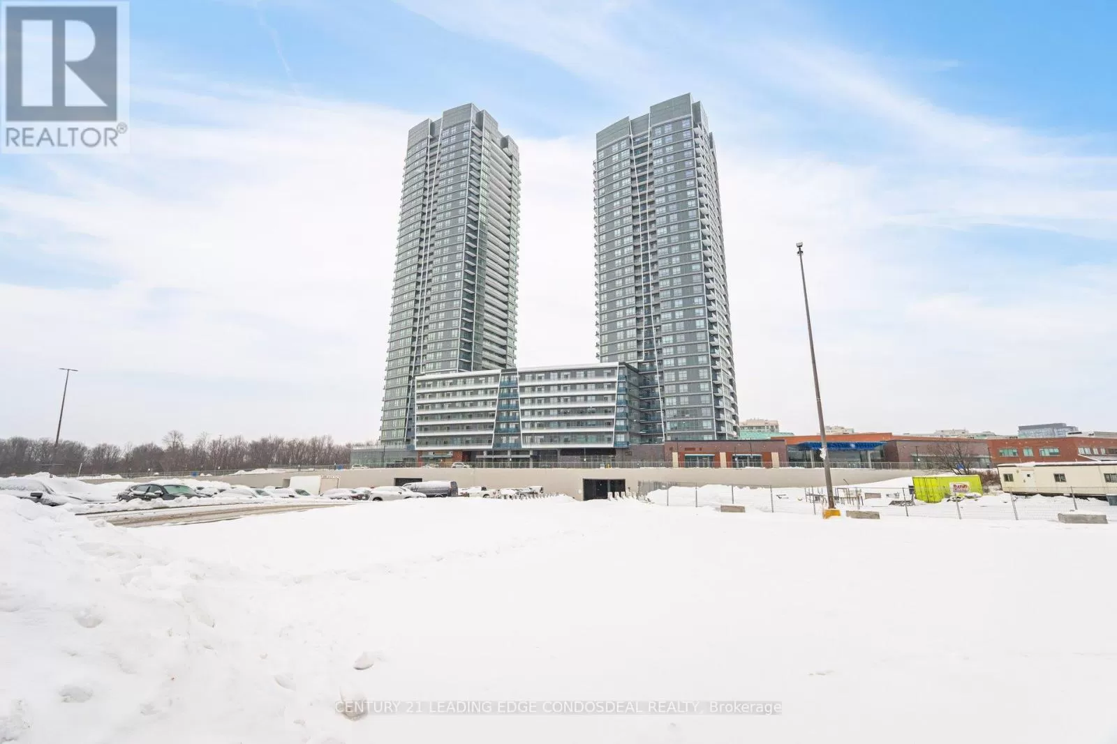 Apartment for rent: Ph03 - 30 Upper Mall Way, Vaughan, Ontario L4J 0L7