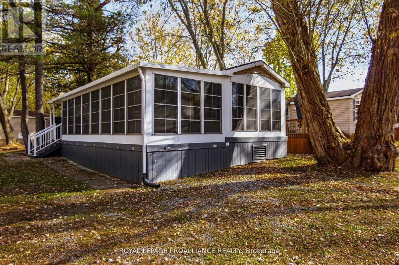 Mobile Home for rent: Pm003 - 486 County Rd 18, Prince Edward County, Ontario K8V 1P0