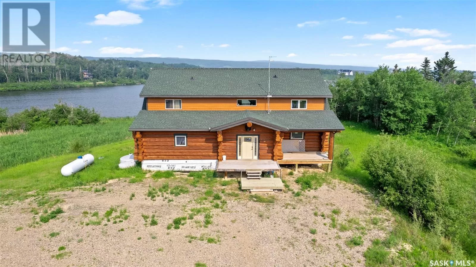 House for rent: Scenic Martins Lake Waterfront Log Home, Leask Rm No. 464, Saskatchewan S0J 1M0