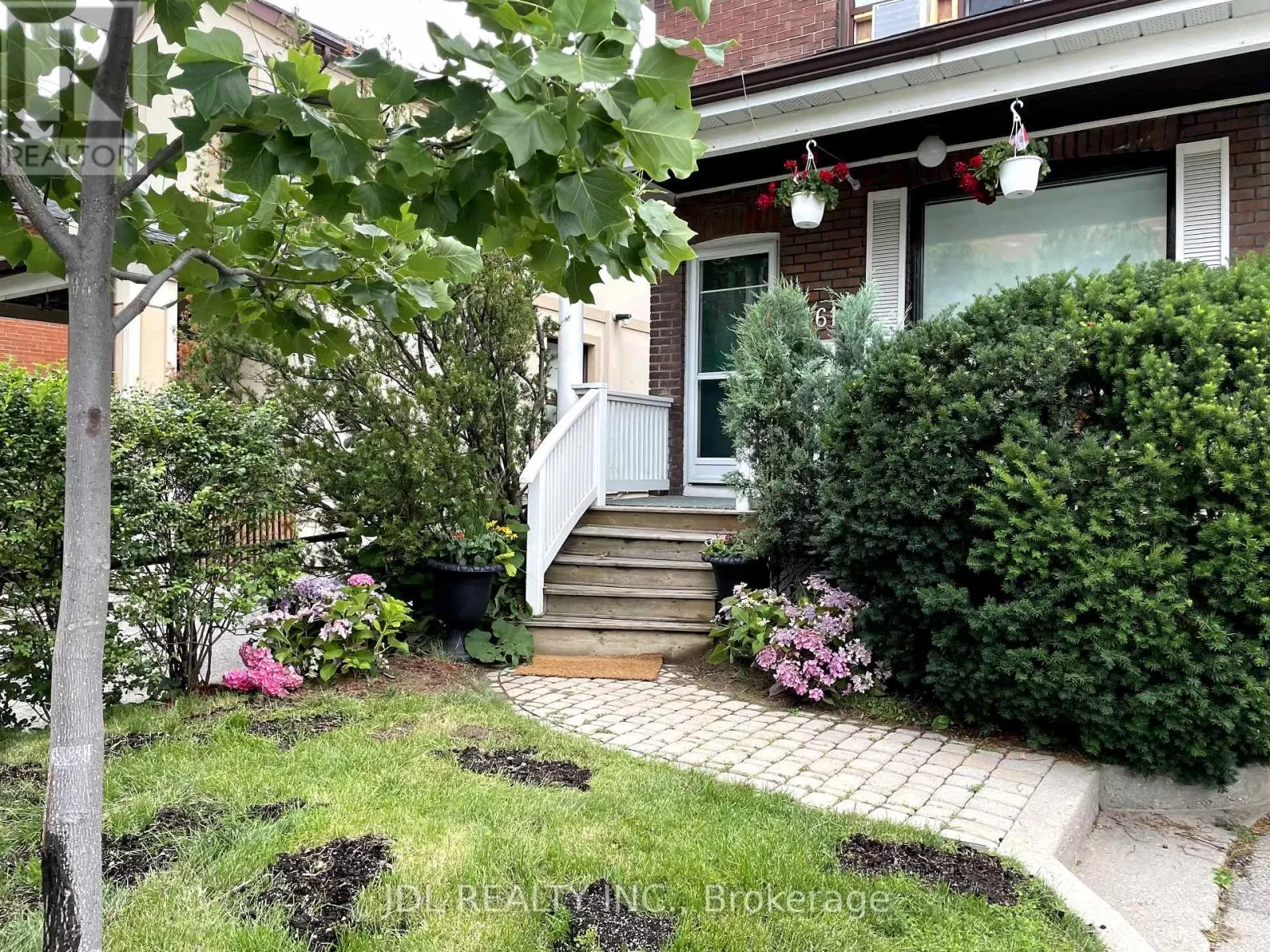 House for rent: Unita - 61 Guestville Avenue, Toronto, Ontario M6N 4N4