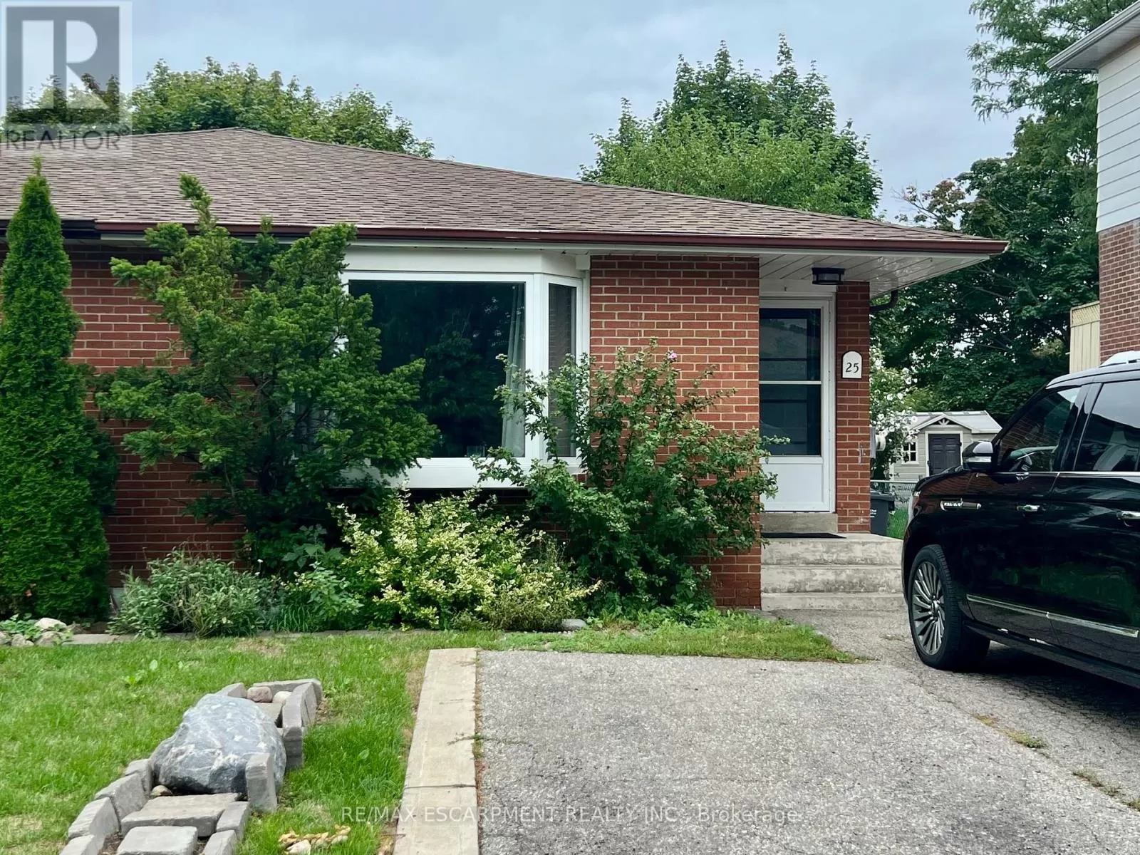 House for rent: Upper - 25 Joycelyn Drive, Mississauga, Ontario L5M 1T5