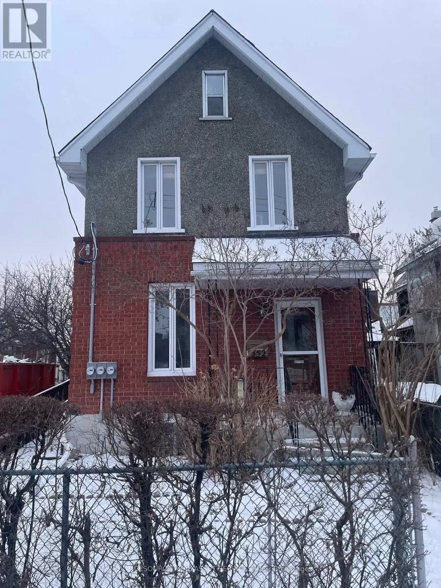 House for rent: Upper - 552 Bay Street, Ottawa, Ontario K1R 6B7