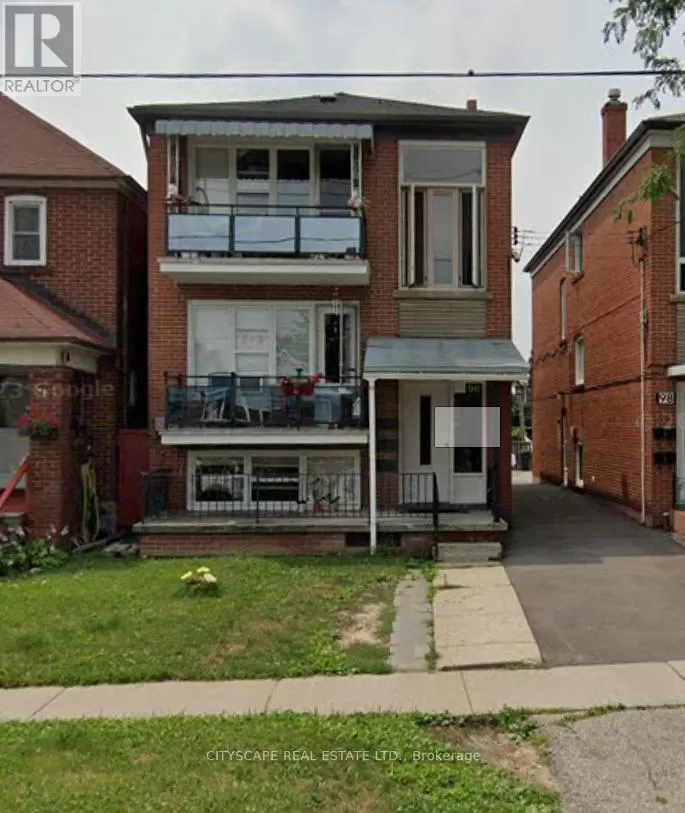 Triplex for rent: Upper - 96 Fairbank Avenue, Toronto, Ontario M6E 3Y7