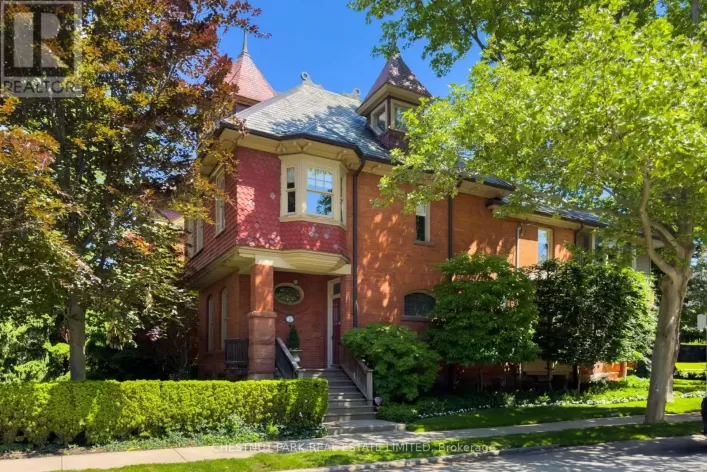 1 HAWTHORN AVENUE, Toronto