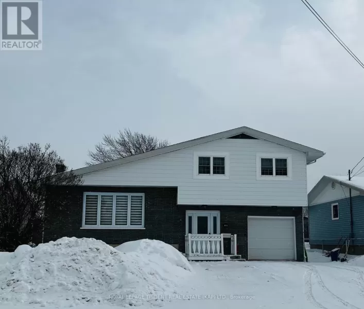 10 ONTARIO AVENUE, Kapuskasing