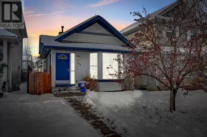 102 Cranberry Square SE, Calgary