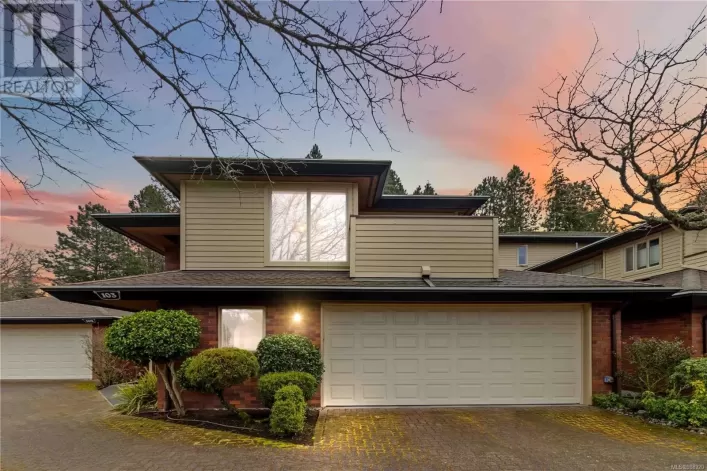 103 2345 Cedar Hill Cross Rd, Oak Bay