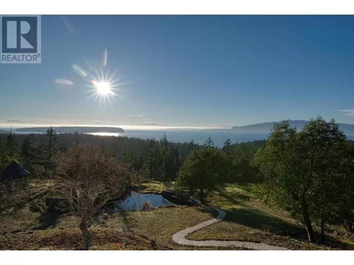 10339 SUNSHINE COAST HIGHWAY, Halfmoon Bay