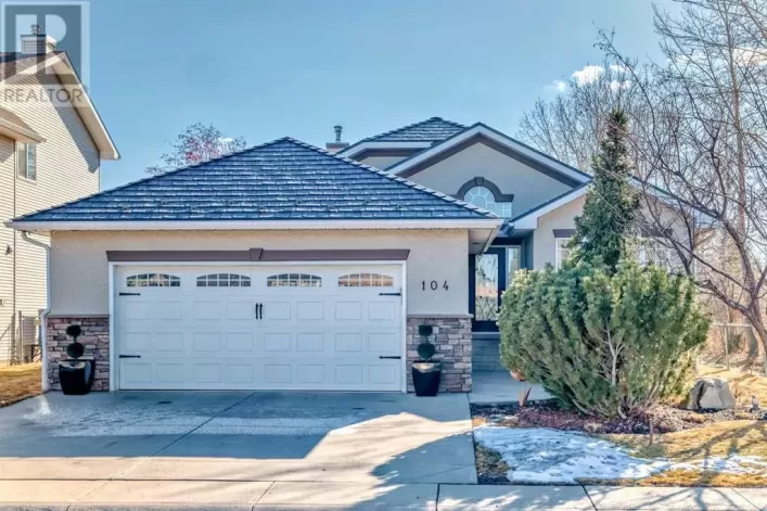 104 West Lakeview Circle, Chestermere