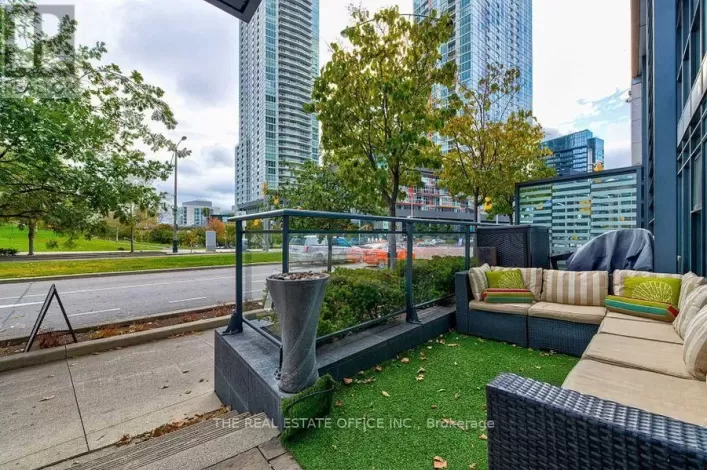 112 FORT YORK BOULEVARD, Toronto