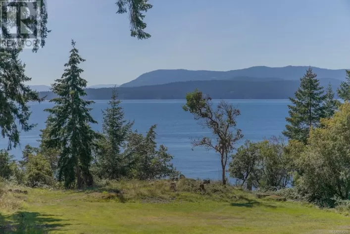 1325 Mackinnon Rd, Pender Island