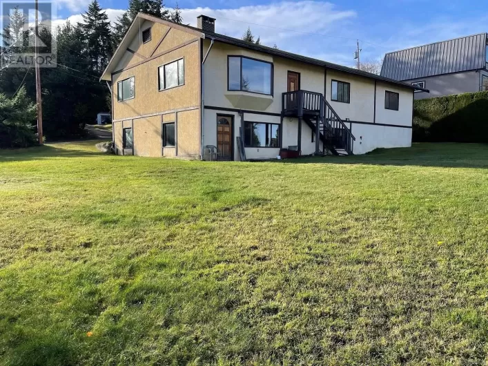 135 Sunningdale W Rd W, Qualicum Beach