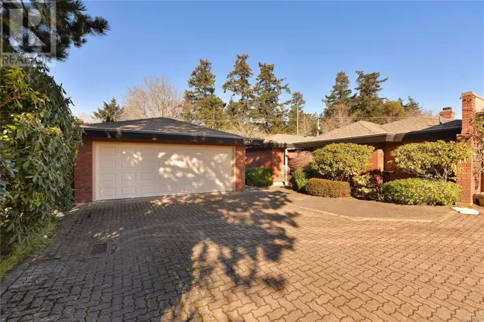 164 2345 Cedar Hill Cross Rd, Oak Bay