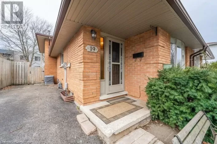 19 INGLESIDE Drive, Kitchener