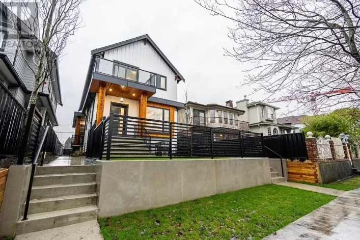 2 2753 NANAIMO STREET, Vancouver