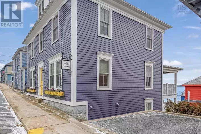 208 Pelham Street, Lunenburg