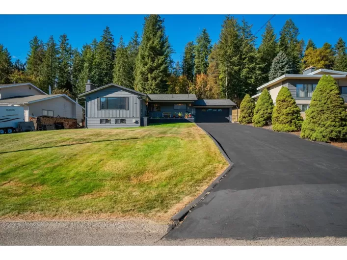 2138 CRESTVIEW Crescent, Castlegar