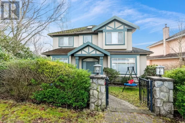 2402 W 19TH AVENUE, Vancouver