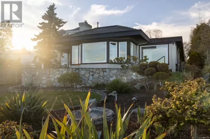 2532 Esplanade, Oak Bay