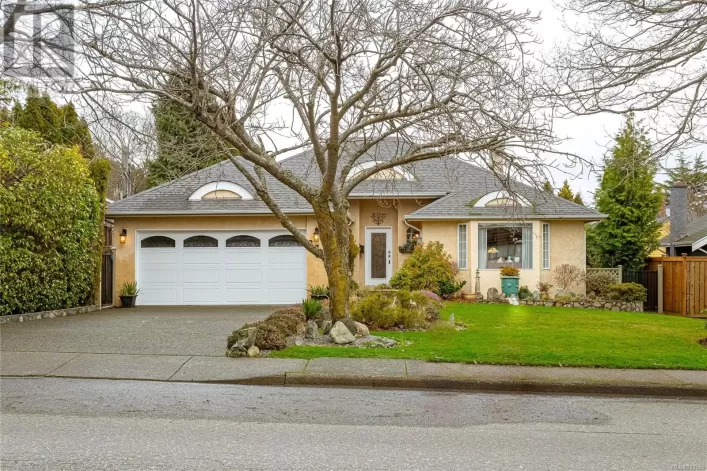 2735 Cadboro Bay Rd, Oak Bay