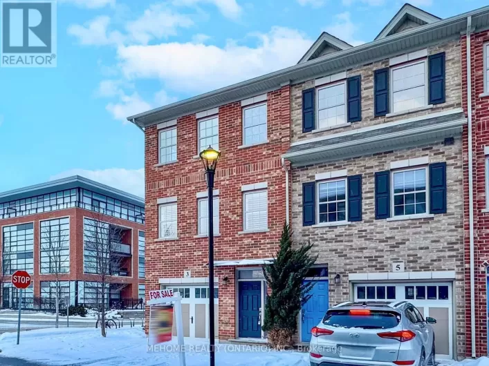 3 HYDE PARK MEWS, Kitchener