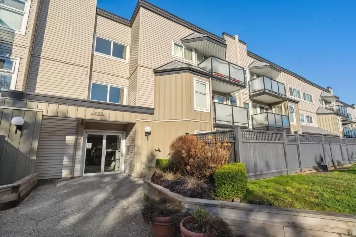 319 1850 E SOUTHMERE CRESCENT, Surrey