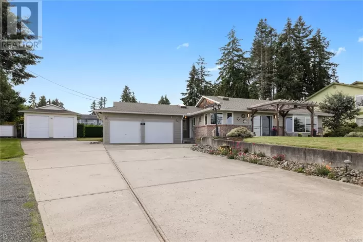 3828 Island Hwy W, Qualicum Beach