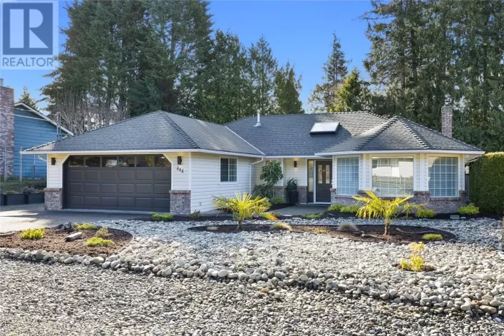 444 Dogwood Rd, Qualicum Beach