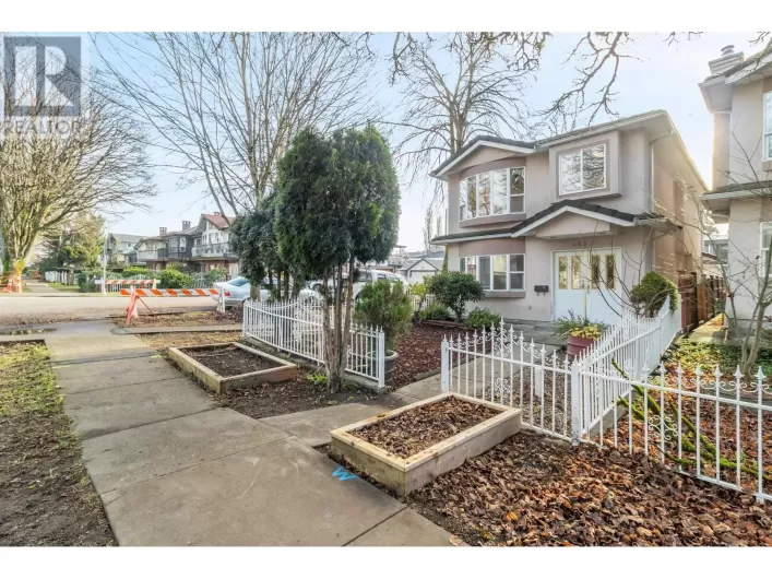 498 E 19TH AVENUE, Vancouver