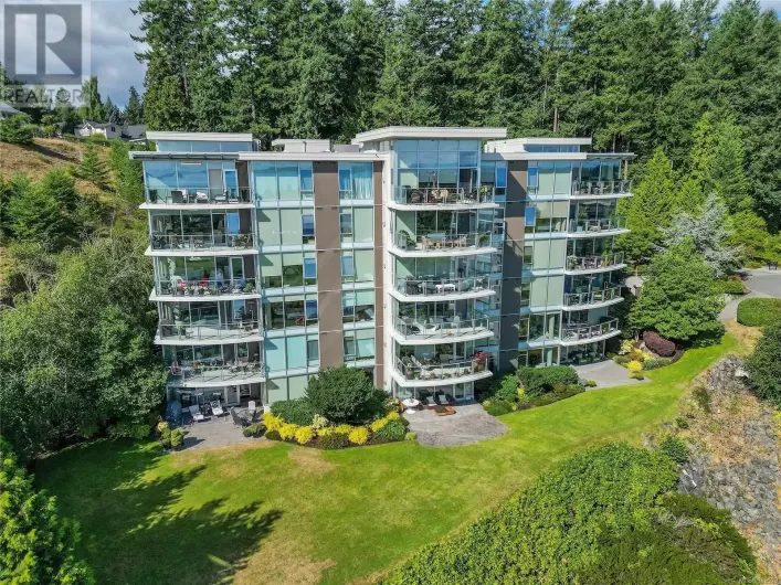 503 738 Sayward Hill Terr, Saanich