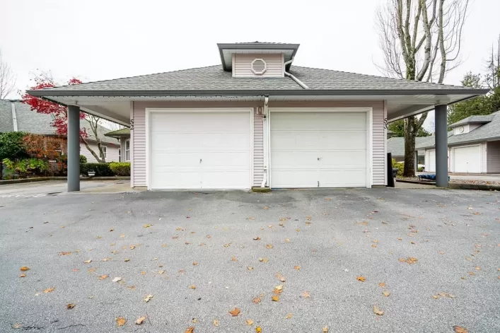 52 9088 HOLT ROAD, Surrey