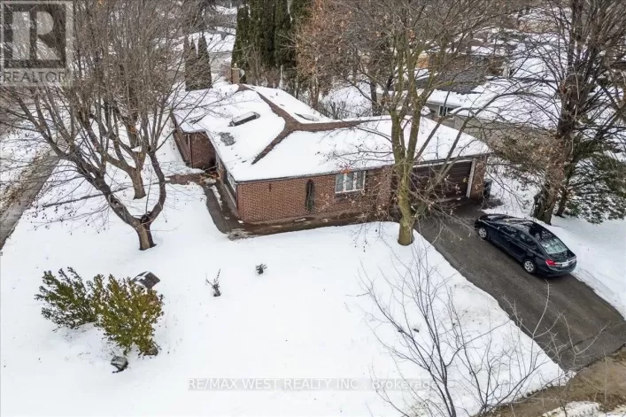 52 BROADFIELD DRIVE, Toronto