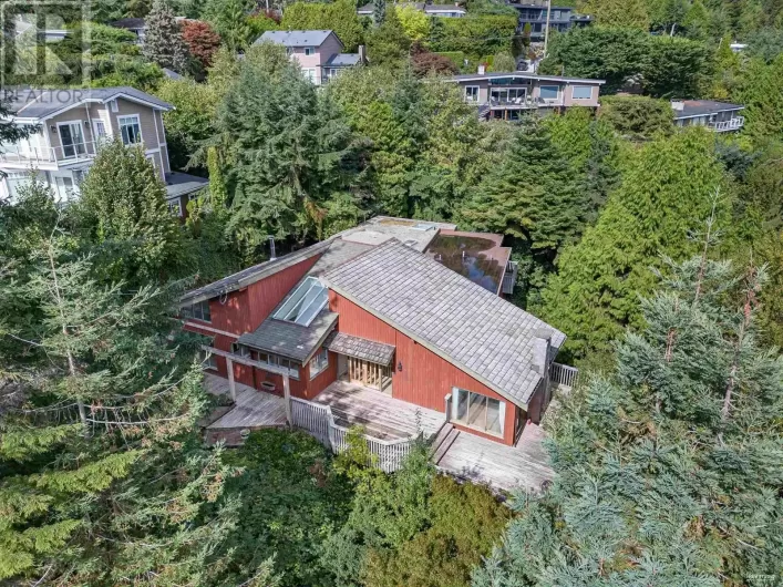 568 ST. ANDREWS PLACE, West Vancouver