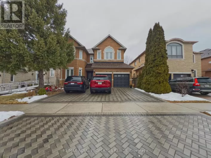 82 STRICKLAND DRIVE, Ajax