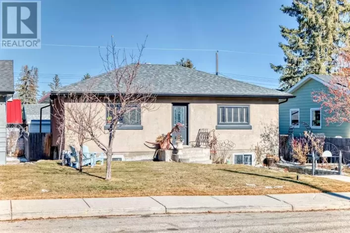 8836 33 Avenue NW, Calgary