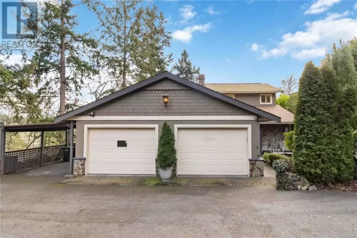 891 Royal Oak Dr, Saanich